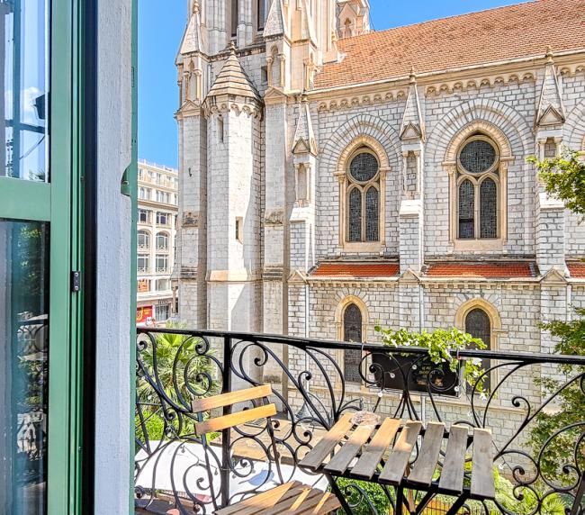 AMMI Hôtel du Centre Nice - Superior double balcony view on Notre Dame Basilica - near tram stop Jean Médecin
