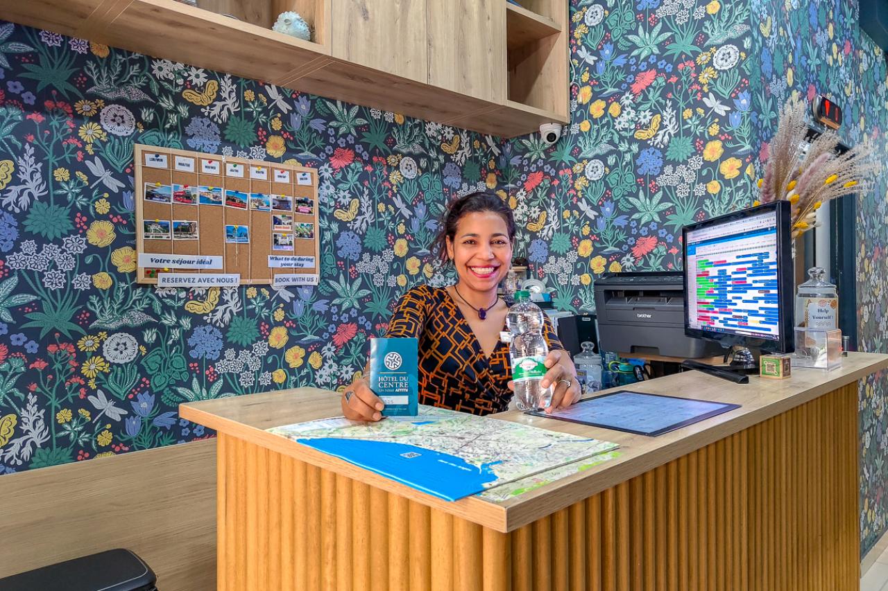 Hôtel de France - Reception on the ground floor