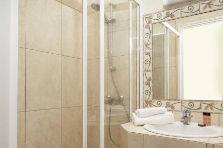 Hôtel du Centre Nice - bathroom with Galimard products