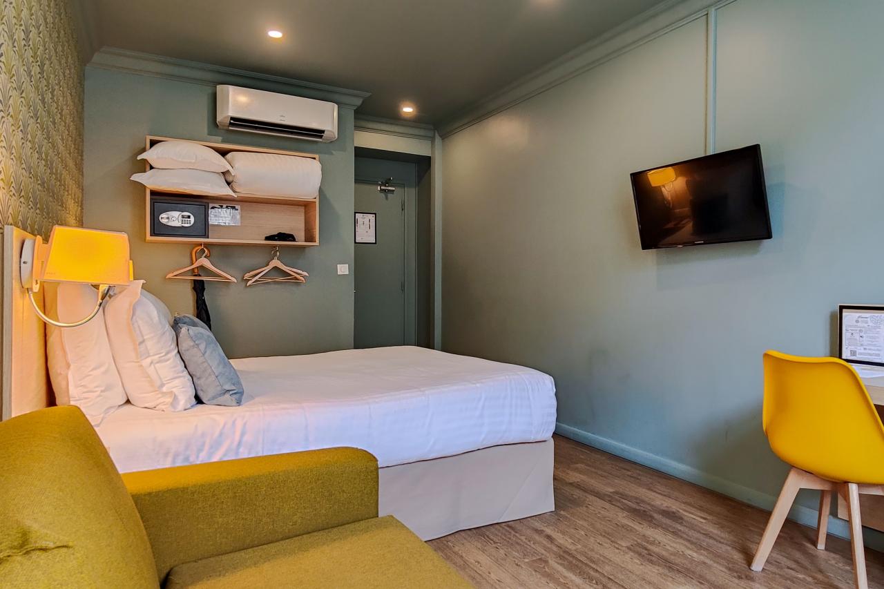 Hôtel du Centre Nice - Room in hotel close to restaurant and bars