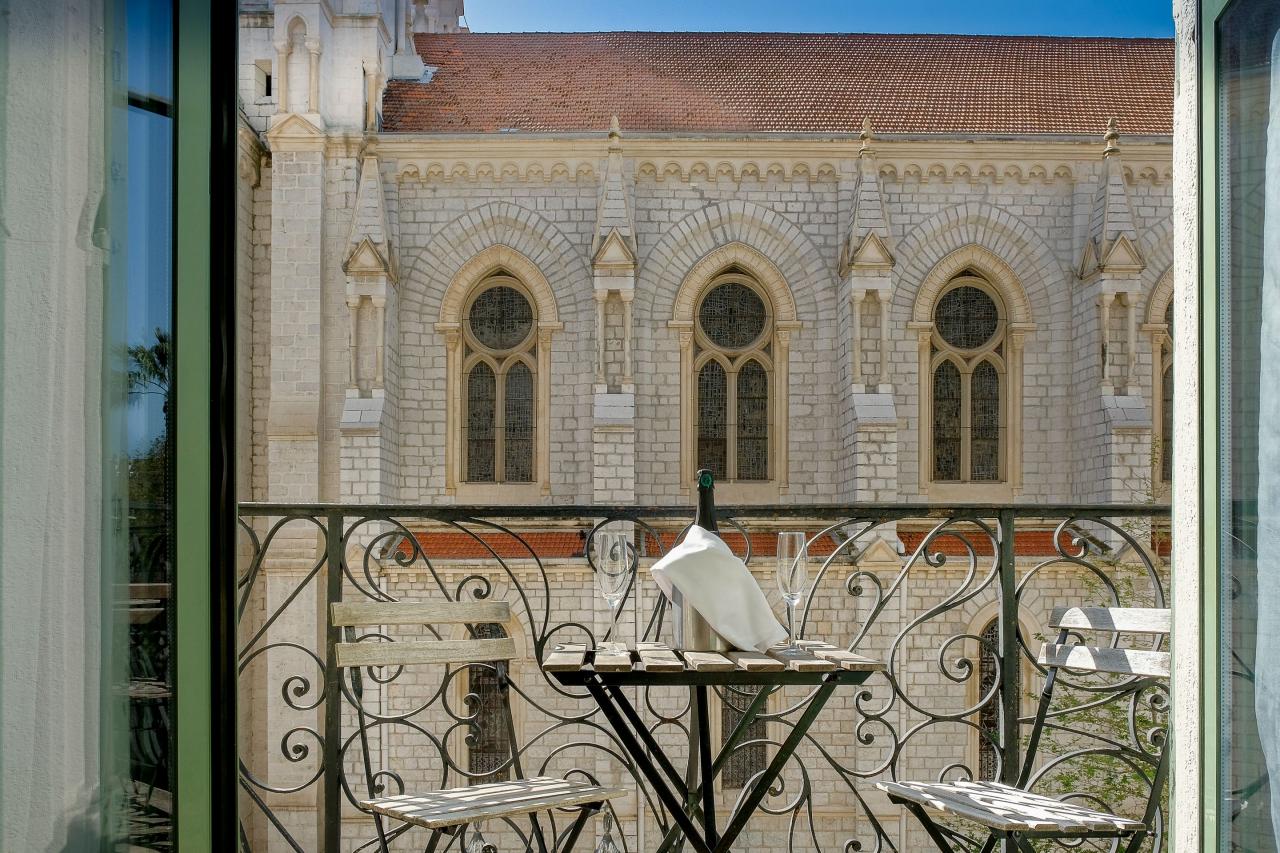 Hôtel du Centre Nice - Zimmer - Balkon mit Tisch